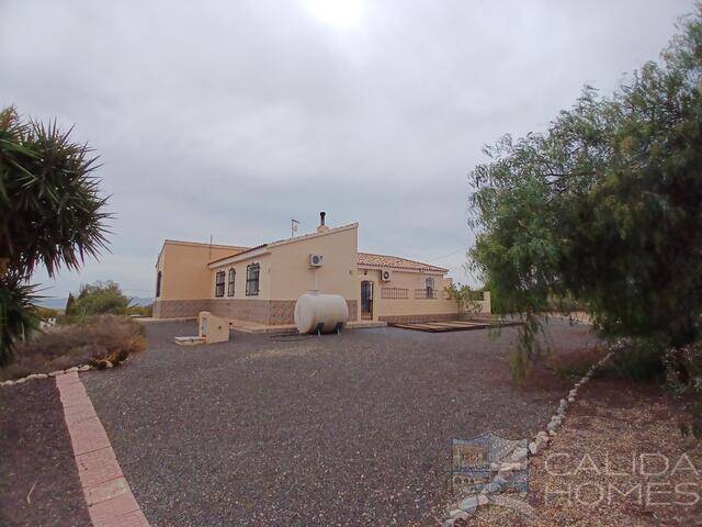 Villa Estrellas: Villa for Sale in Albox, Almería