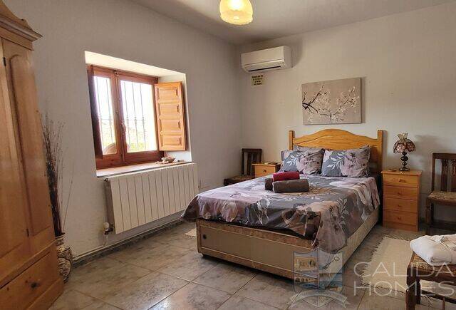 Villa Guapa: Country house for Sale in Albox, Almería