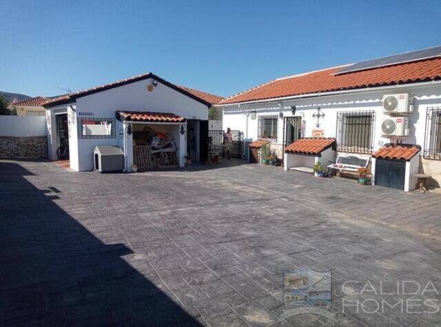 VILLA LUXO: Villa for Sale in Arboleas, Almería