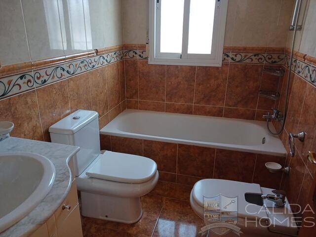 Villa Levante: Villa for Sale in Arboleas, Almería