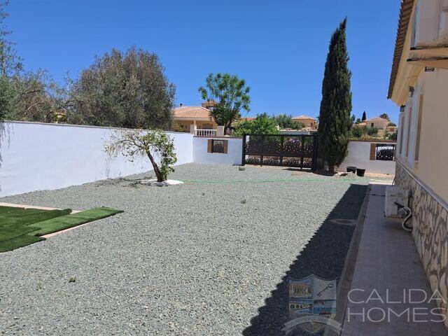 VILLA SAFFRON: Villa for Sale in Arboleas, Almería