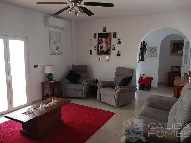 Villa Coral: Villa for Sale in Arboleas, Almería