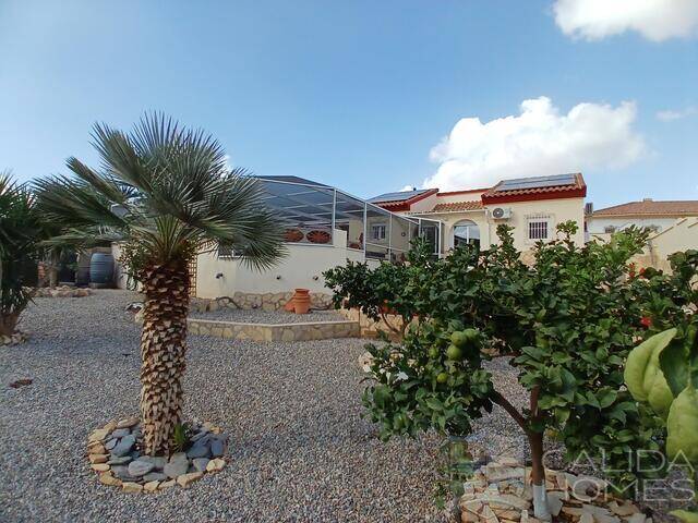 Villa Coral: Villa for Sale in Arboleas, Almería