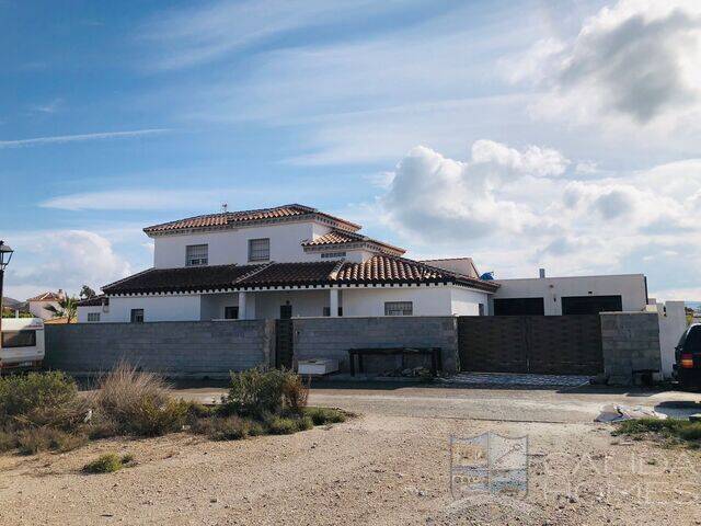 Villa Lotus: Villa for Sale in Arboleas, Almería