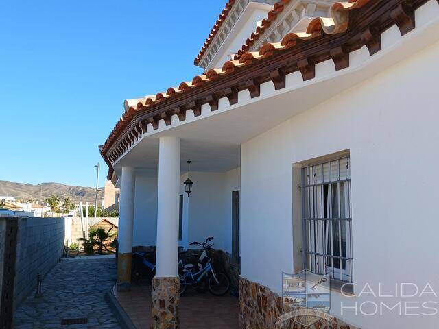 Villa Lotus: Villa for Sale in Arboleas, Almería