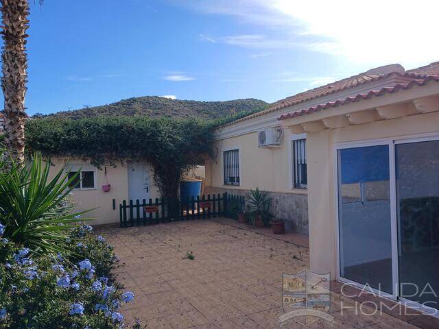 Casa Castilla: Villa for Sale in Arboleas, Almería