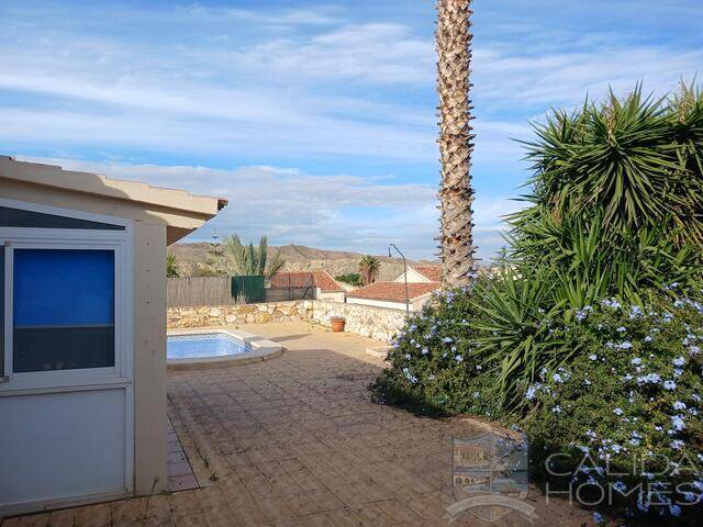 Casa Castilla: Villa for Sale in Arboleas, Almería