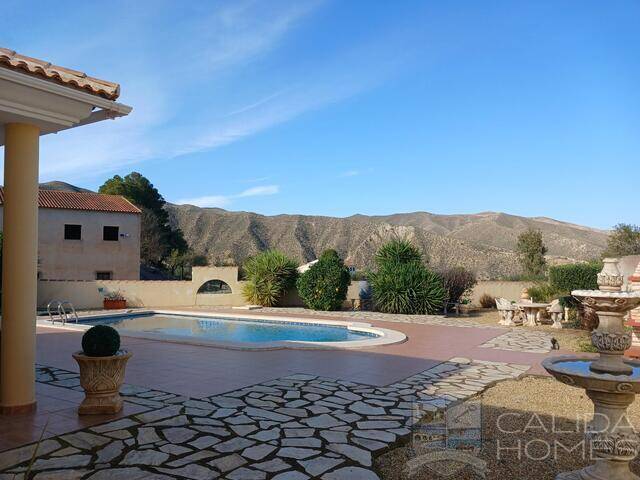 Villa Bella: Villa for Sale in Arboleas, Almería