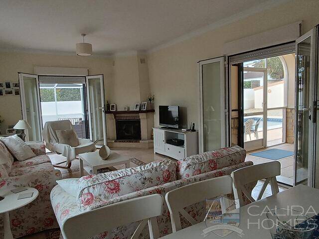 Villa Alex: Villa for Sale in Arboleas, Almería