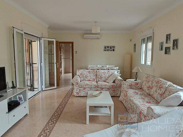 Villa Alex: Villa for Sale in Arboleas, Almería