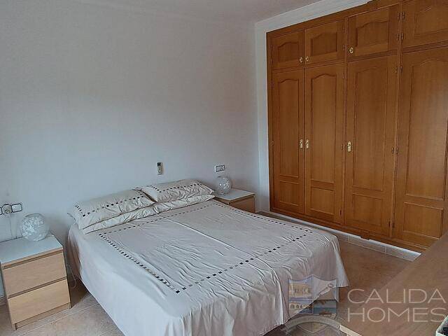 Villa Alex: Villa for Sale in Arboleas, Almería