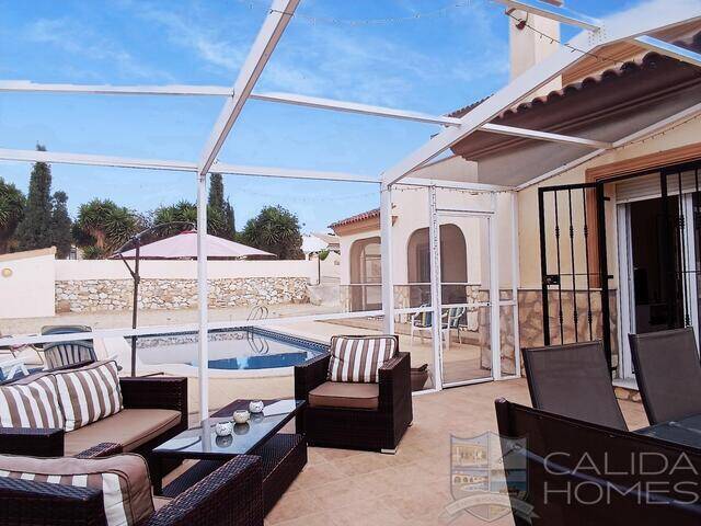 Villa Alex: Villa for Sale in Arboleas, Almería