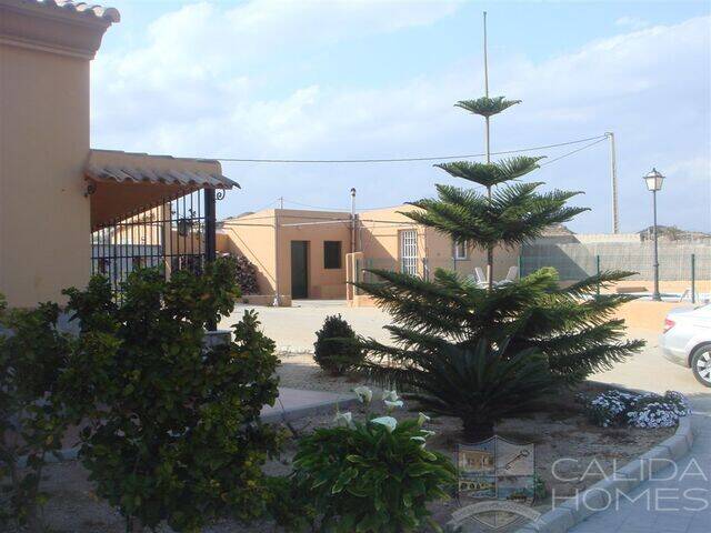 Casa Rustica: Villa for Sale in Antas, Almería