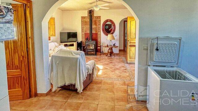 Villa Star: Villa for Sale in Arboleas, Almería