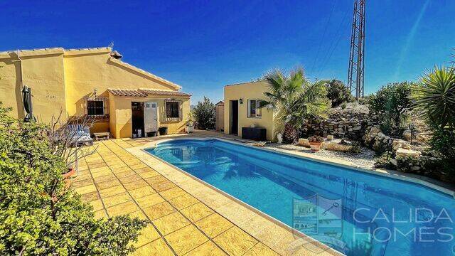 Villa Star: Villa for Sale in Arboleas, Almería