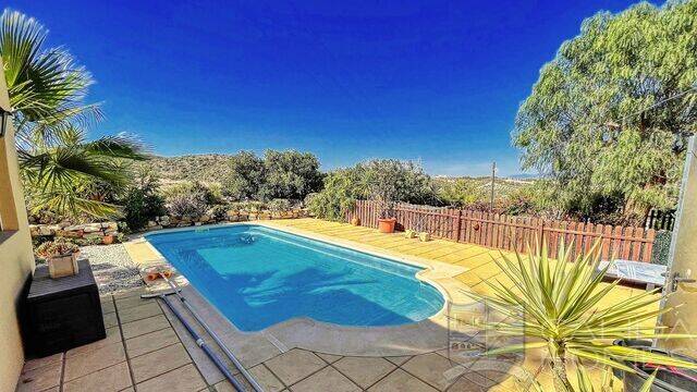 Villa Star: Villa for Sale in Arboleas, Almería