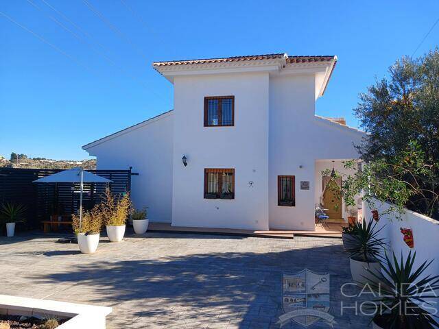 Villa Serene: Villa for Sale in Arboleas, Almería