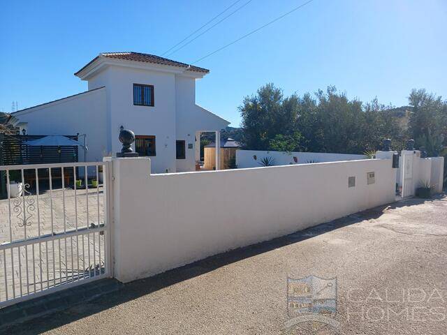 Villa Serene: Villa for Sale in Arboleas, Almería