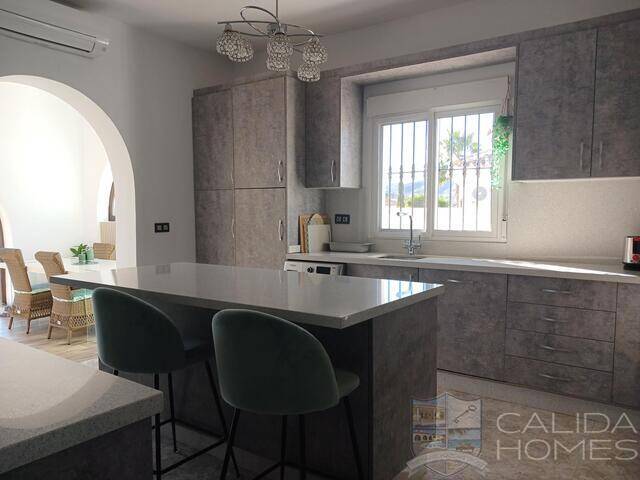 Casa Norte: Villa for Sale in Arboleas, Almería