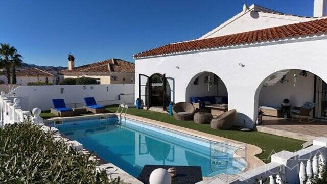 Casa Norte: Villa for Sale in Arboleas, Almería