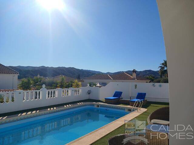 Casa Norte: Villa for Sale in Arboleas, Almería