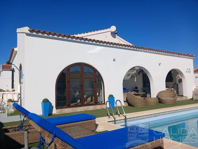 Casa Norte: Villa for Sale in Arboleas, Almería