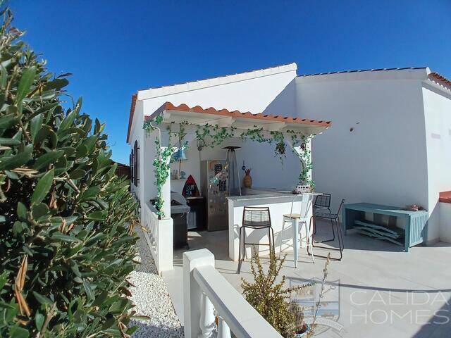 Casa Norte: Villa for Sale in Arboleas, Almería