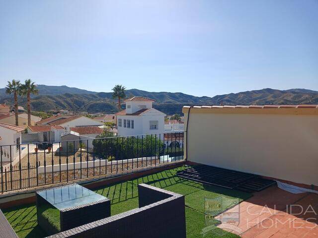 Villa Maisie: Villa for Sale in Arboleas, Almería