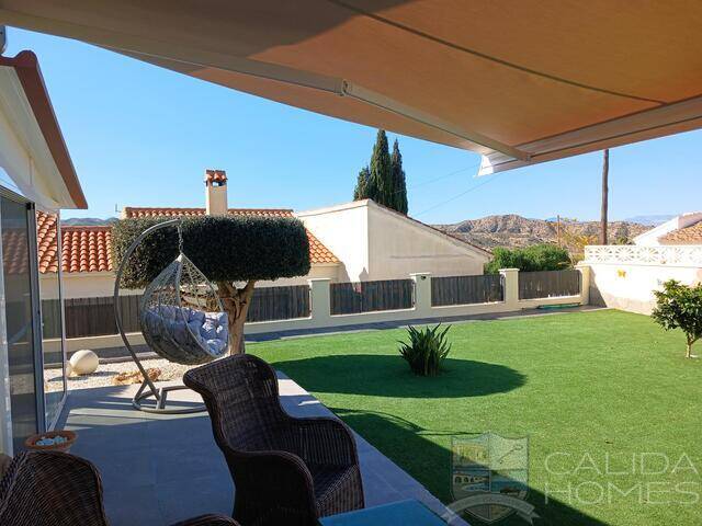 Villa Maisie: Villa for Sale in Arboleas, Almería