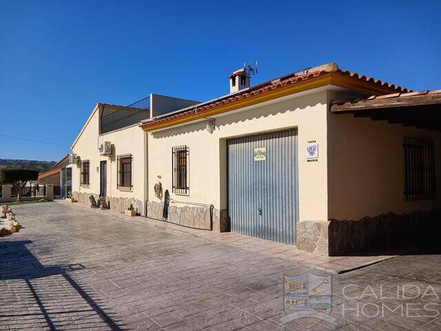 Villa Maisie: Villa for Sale in Arboleas, Almería