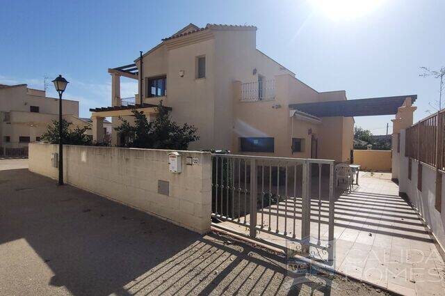 Villa Willmas: Villa for Sale in Sorbas, Almería