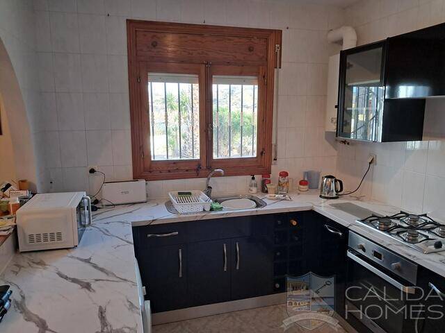 Villa Mimosa: Villa for Sale in Arboleas, Almería