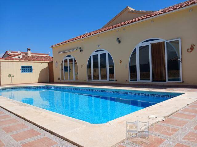 Villa Luna: Villa for Sale in Arboleas, Almería
