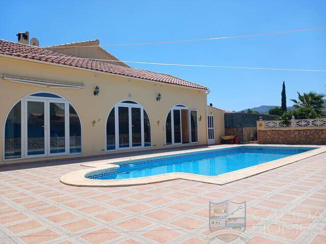 Villa Luna: Villa for Sale in Arboleas, Almería