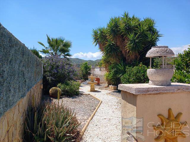 Villa Luna: Villa for Sale in Arboleas, Almería