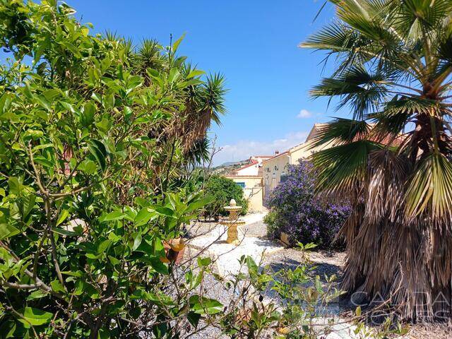 Villa Luna: Villa for Sale in Arboleas, Almería