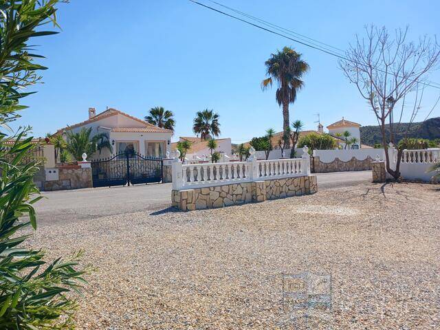 Villa Rosebud: Villa for Sale in Arboleas, Almería