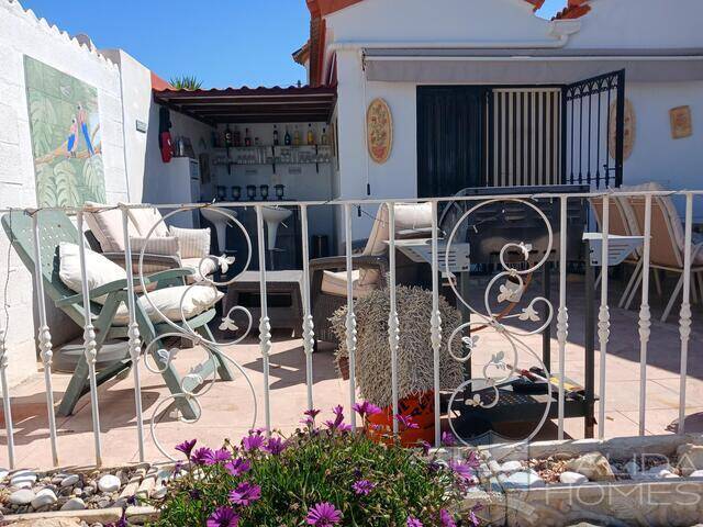 Villa Rosebud: Villa for Sale in Arboleas, Almería