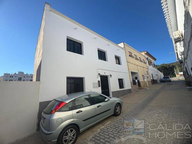 Town house in Purchena, Almería