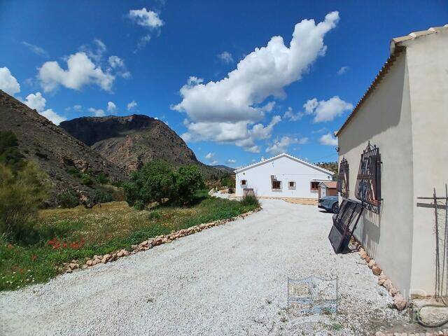 Villa Floral: Villa for Sale in El Margen, Almería