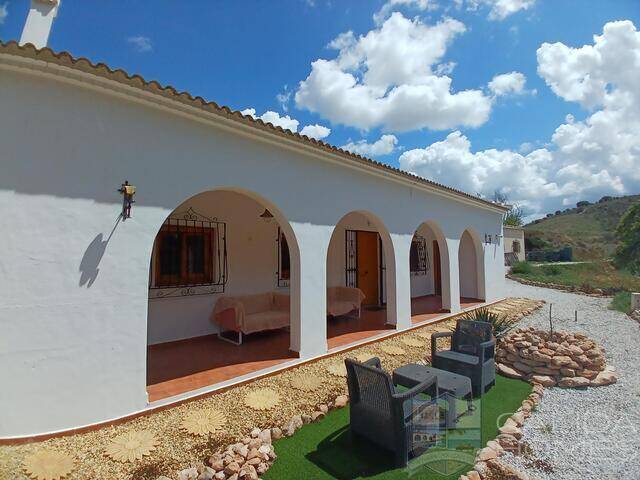 Villa Floral: Villa for Sale in El Margen, Almería