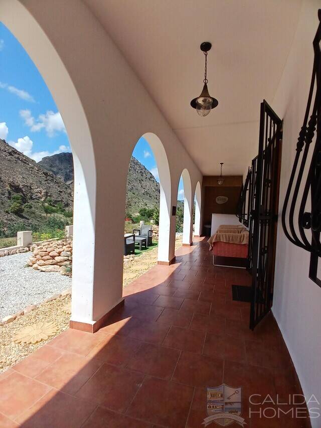 Villa Floral: Villa for Sale in El Margen, Almería