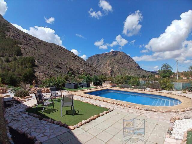Villa Floral: Villa for Sale in El Margen, Almería