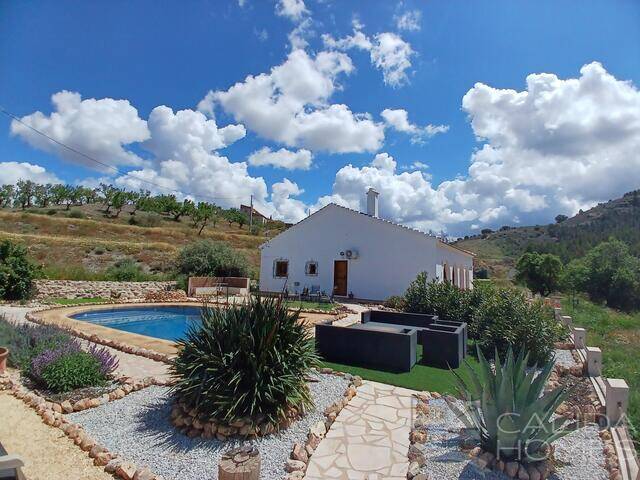 Villa Floral: Villa for Sale in El Margen, Almería