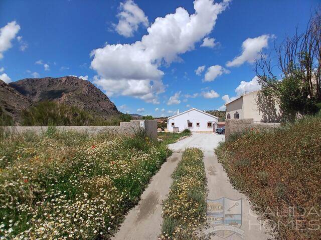 Villa Floral: Villa for Sale in El Margen, Almería