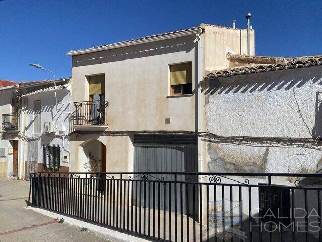 Town house in Purchena, Almería