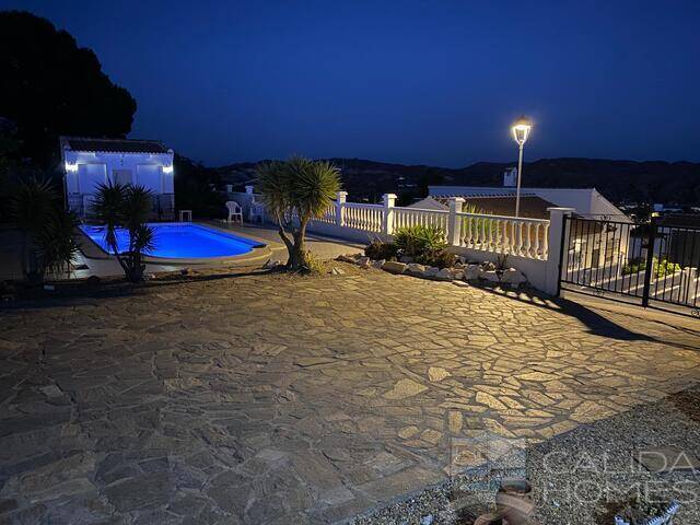 Villa Vista Buena: Villa for Sale in Arboleas, Almería