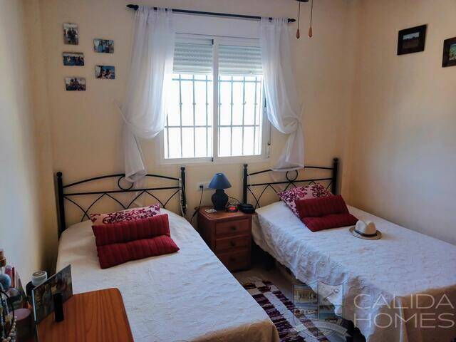 Villa Vista Buena: Villa for Sale in Arboleas, Almería