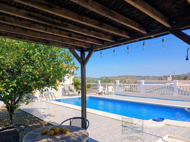 Villa Vista Buena: Villa for Sale in Arboleas, Almería