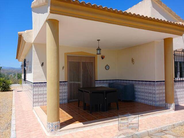 Villa Vista Buena: Villa for Sale in Arboleas, Almería